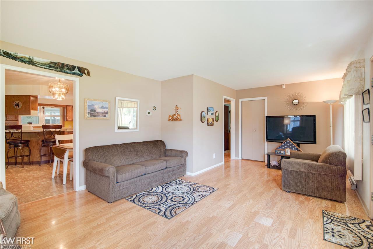 3276 Belsay Road Burton, MI 48519 - Photo 8 of 38 31397781-7.JPG