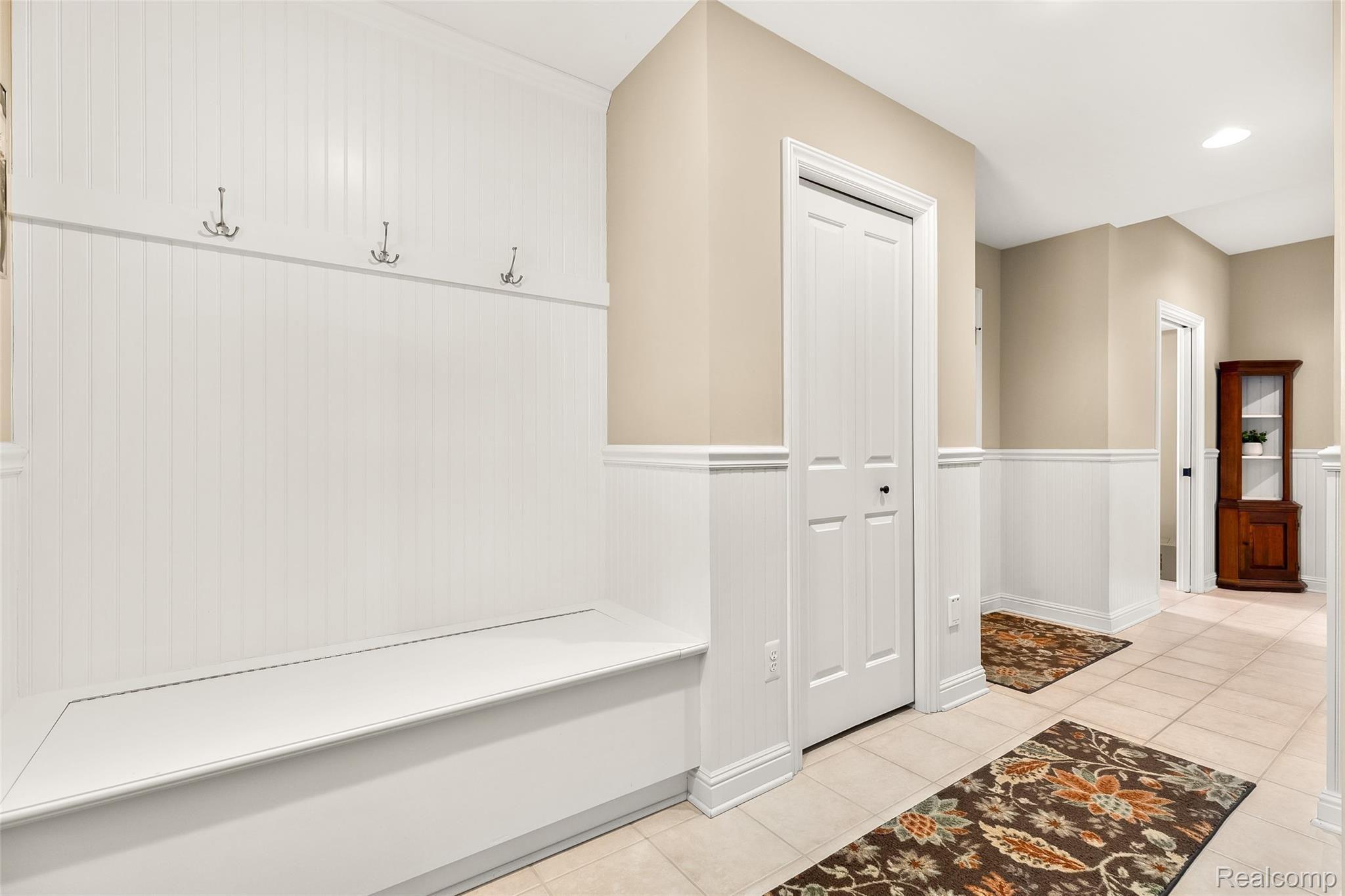 664 Inverness Highland, MI 48357 - Photo 23 of 77 31.Mudroom
