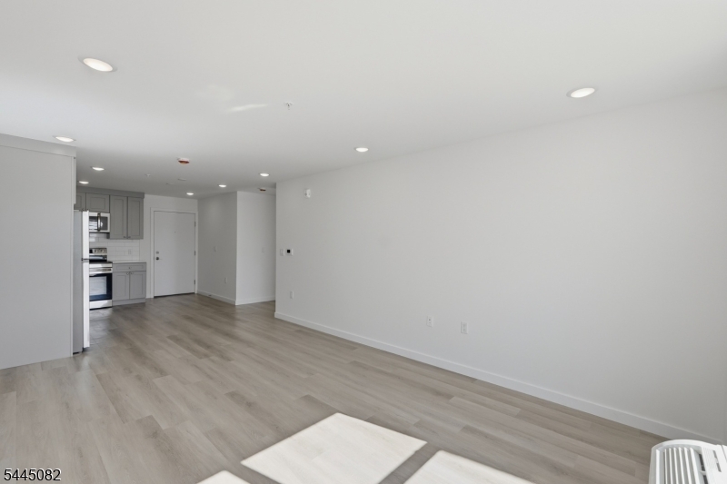 566 Springfield Avenue, Unit 304 Newark, NJ 07103 - Photo 8 of 10