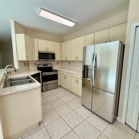 $3,200 | 16660 Southwest 83rd Lane, Unit 16660, Miami, FL 33193