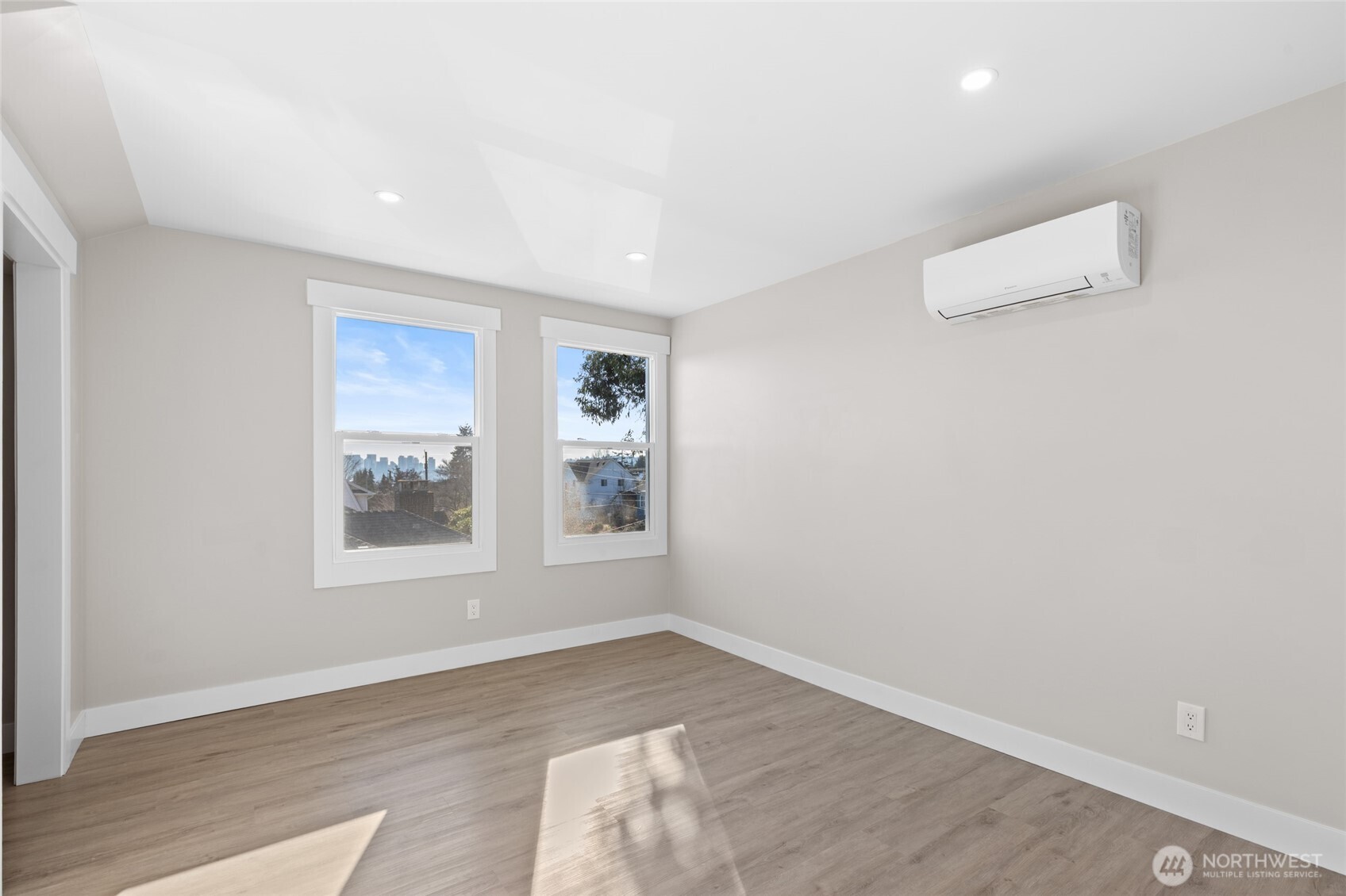 4228 Eastern Avenue North Seattle, WA 98103 - Photo 13 of 26