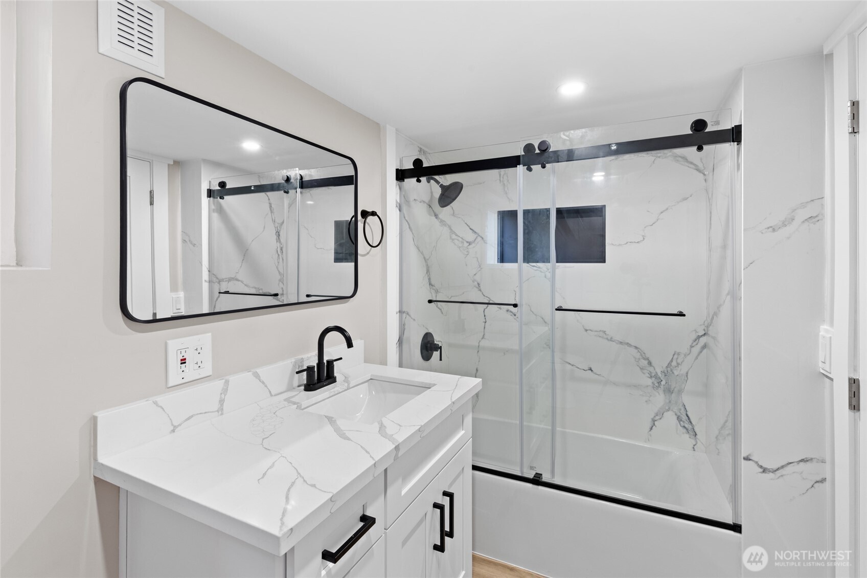 4228 Eastern Avenue North Seattle, WA 98103 - Photo 18 of 26