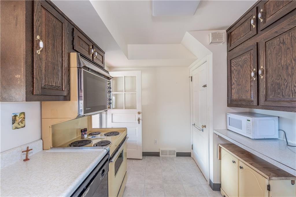 1071 Greentree Road Pittsburgh, PA 15220 - Photo 10 of 25 Gallery Image 10