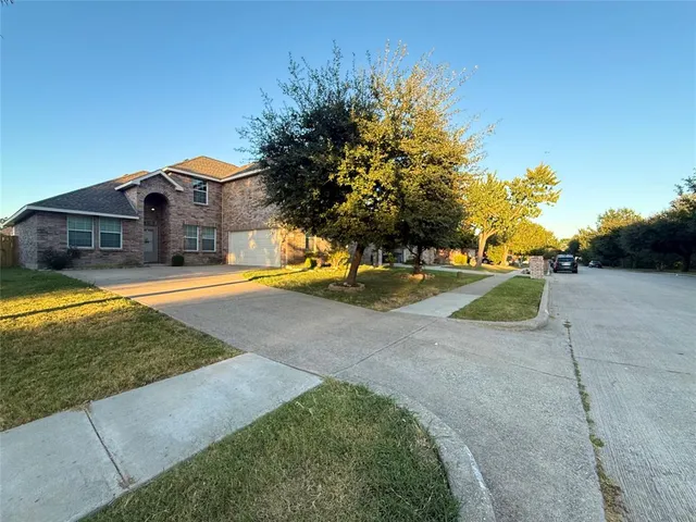 a view of a house with swimming pool and yard