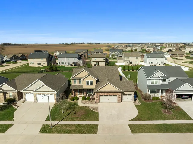 $495,000 | 1520 Stoneroller Circle, Bloomington, IL 61705