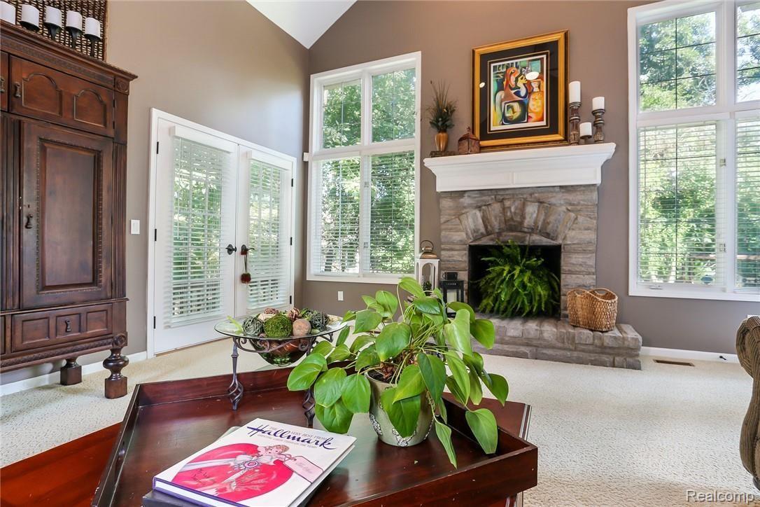 3758 Sleepy Fox Drive Rochester, MI 48309 - Photo 14 of 66 009-photo-living-room-6255298.jpg