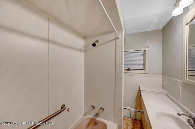 $1,200 | 1326 Winton Street, Archbald, PA 18403