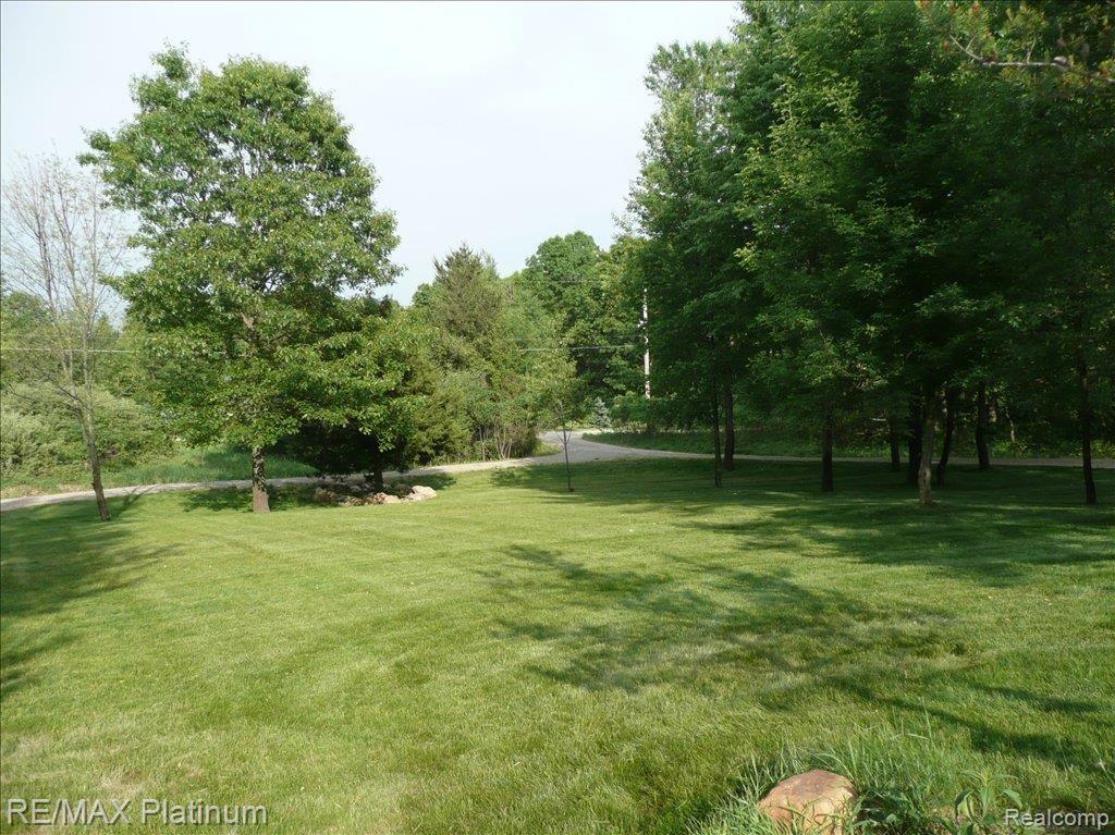 17098 Rosehill Road Pinckney, MI 48169 - Photo 12 of 13 Front Yard