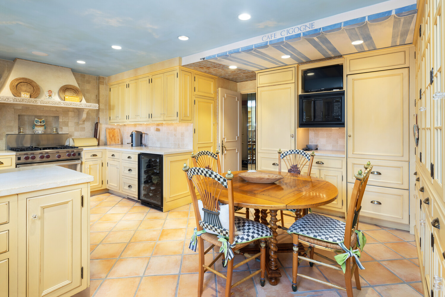 870 5th Avenue, Unit 11A Manhattan, NY 10065 - Photo 4 of 13 a dining hall with stainless steel appliances a dining table and chairs
