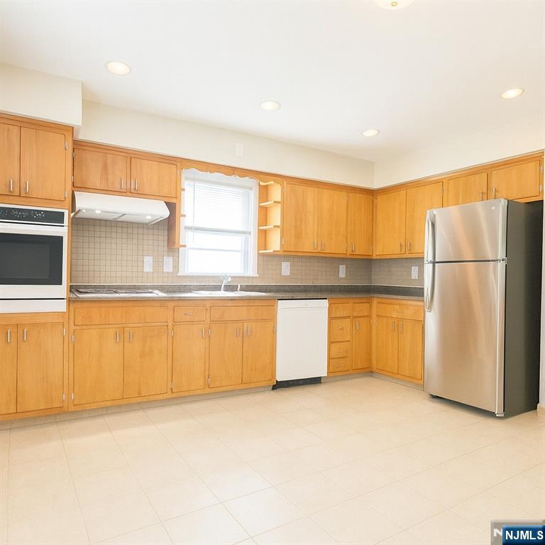 15 Sanford Street, Unit 2 Clifton, NJ 07011 - Photo 4 of 6