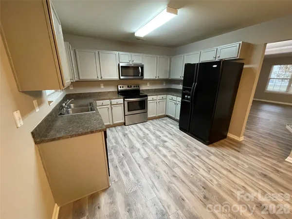 $2,195 | 6632 Centerline Drive, Charlotte, NC 28278