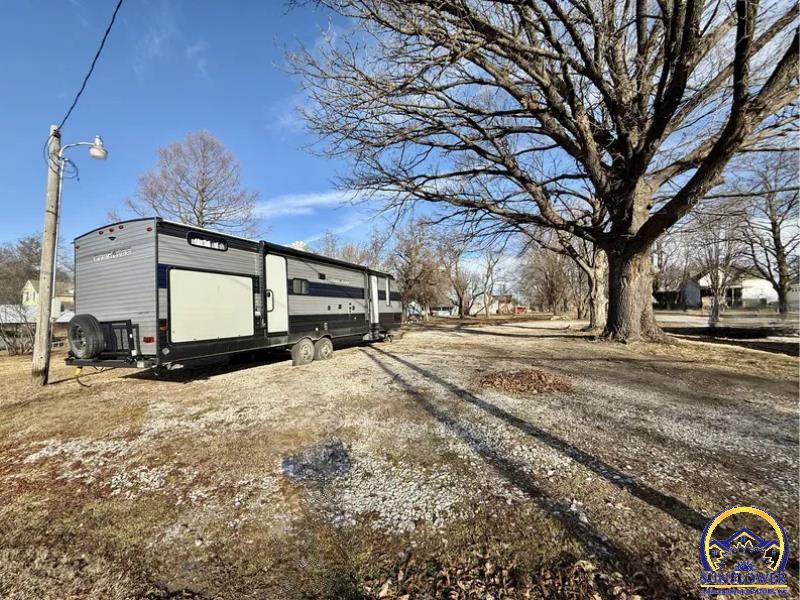 401 Kickapoo Street Hiawatha, KS 66434 - Photo 4 of 5