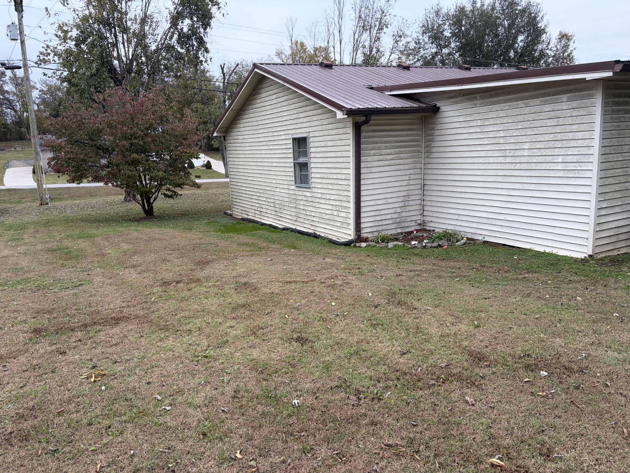 263 Hogan Road Gordonsville, TN 38563 - Photo 16 of 22 a view of a house with a yard and garage