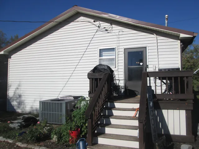 a view of a house with entryway and stairs