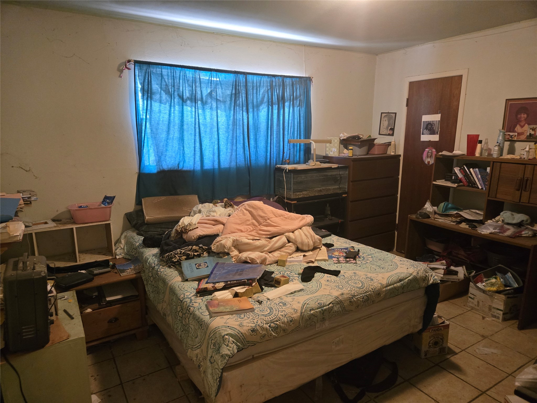 6713 Breen Drive Houston, TX 77086 - Photo 4 of 21 a bed sitting in a bedroom next to a window