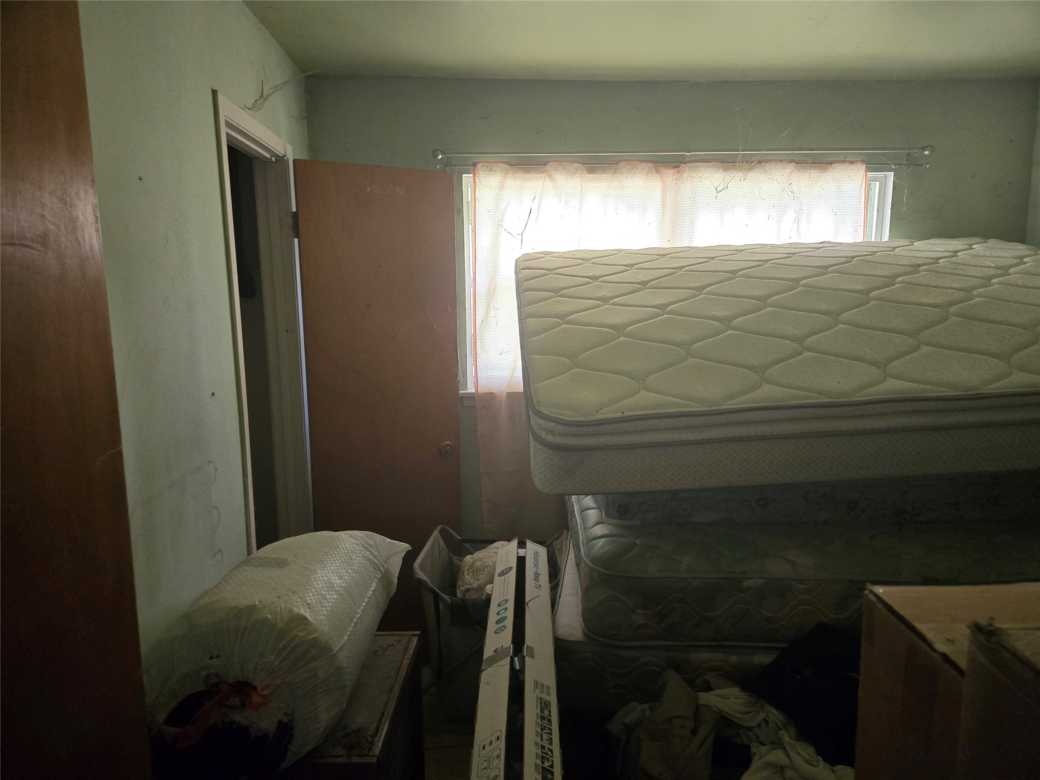 6713 Breen Drive Houston, TX 77086 - Photo 7 of 21 a room with a window