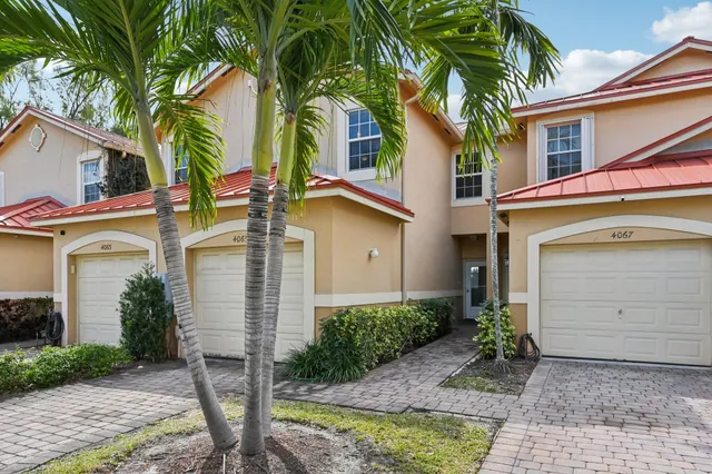 $424,900 | 4065 Crystal Lake Drive, Deerfield Beach, FL 33073