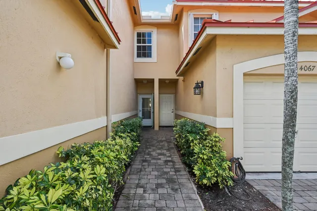 $424,900 | 4065 Crystal Lake Drive, Deerfield Beach, FL 33073