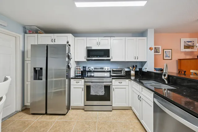 $424,900 | 4065 Crystal Lake Drive, Deerfield Beach, FL 33073