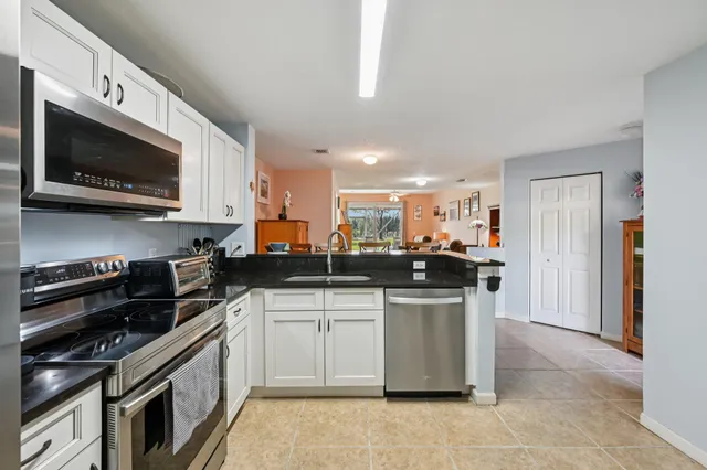 $424,900 | 4065 Crystal Lake Drive, Deerfield Beach, FL 33073