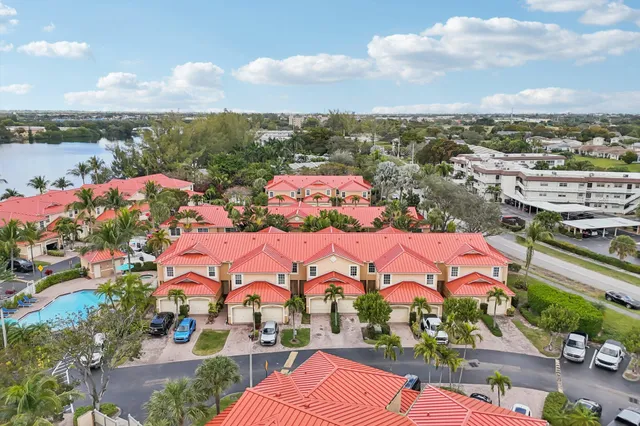 $424,900 | 4065 Crystal Lake Drive, Deerfield Beach, FL 33073