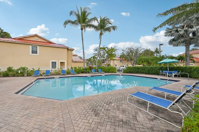 $424,900 | 4065 Crystal Lake Drive, Deerfield Beach, FL 33073