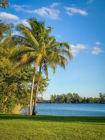 $424,900 | 4065 Crystal Lake Drive, Deerfield Beach, FL 33073