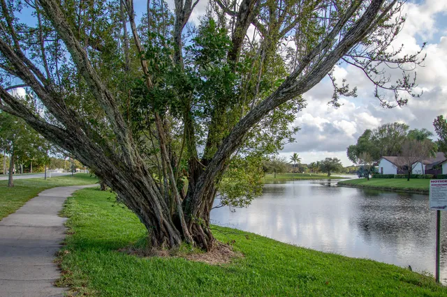 $424,900 | 4065 Crystal Lake Drive, Deerfield Beach, FL 33073