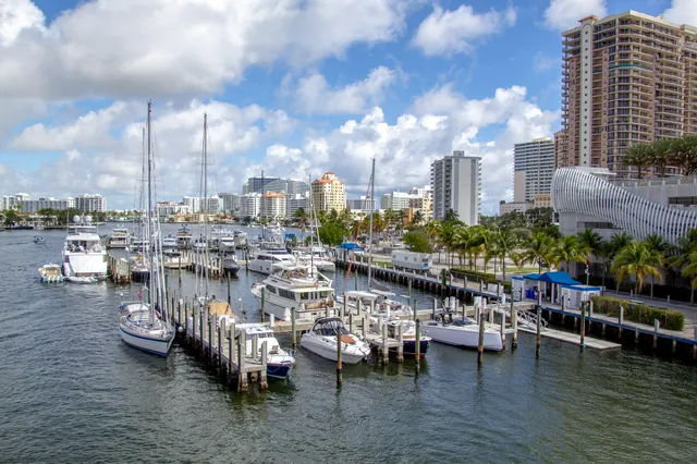 $424,900 | 4065 Crystal Lake Drive, Deerfield Beach, FL 33073