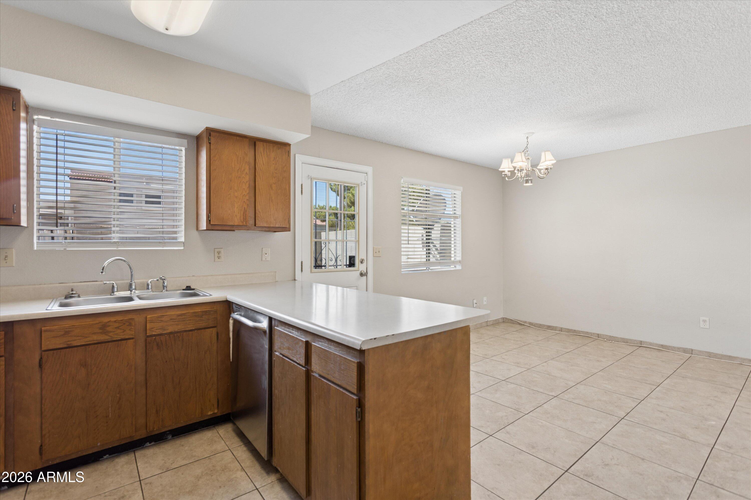 407 East Pecan Road Phoenix, AZ 85040 - Photo 11 of 23
