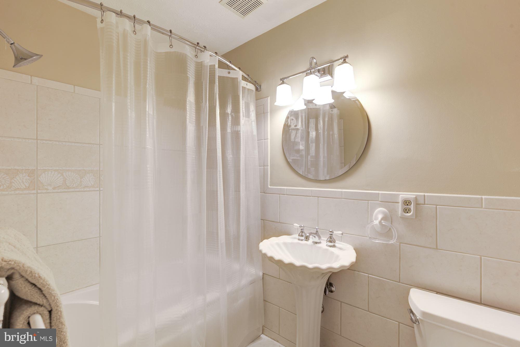 7317 Jenna Road Springfield, VA 22153 - Photo 18 of 30 Bath (Master)