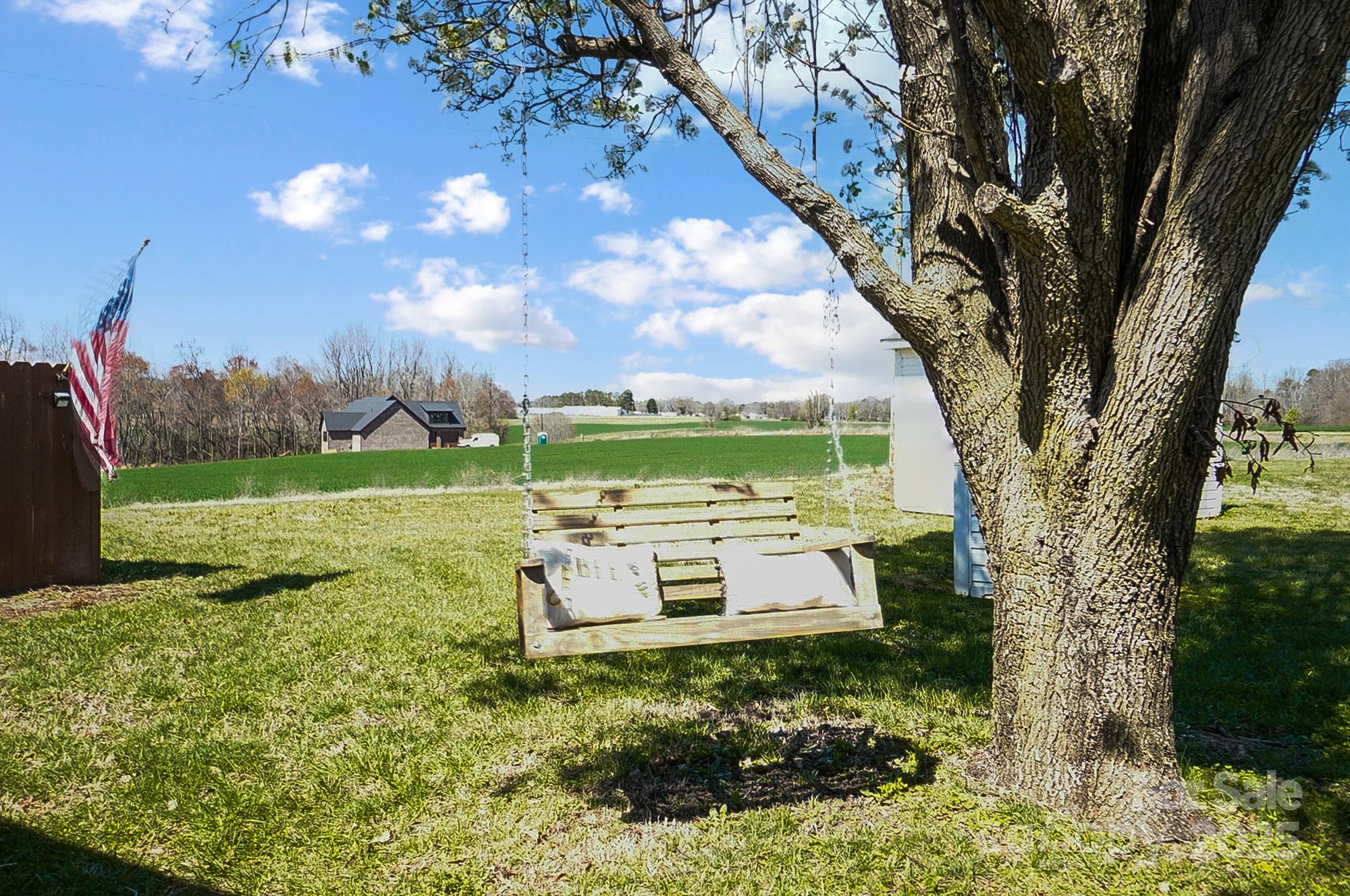 976 Pointview Lane Lincolnton, NC 28092 - Photo 38 of 43 a view of a garden with an outdoor space