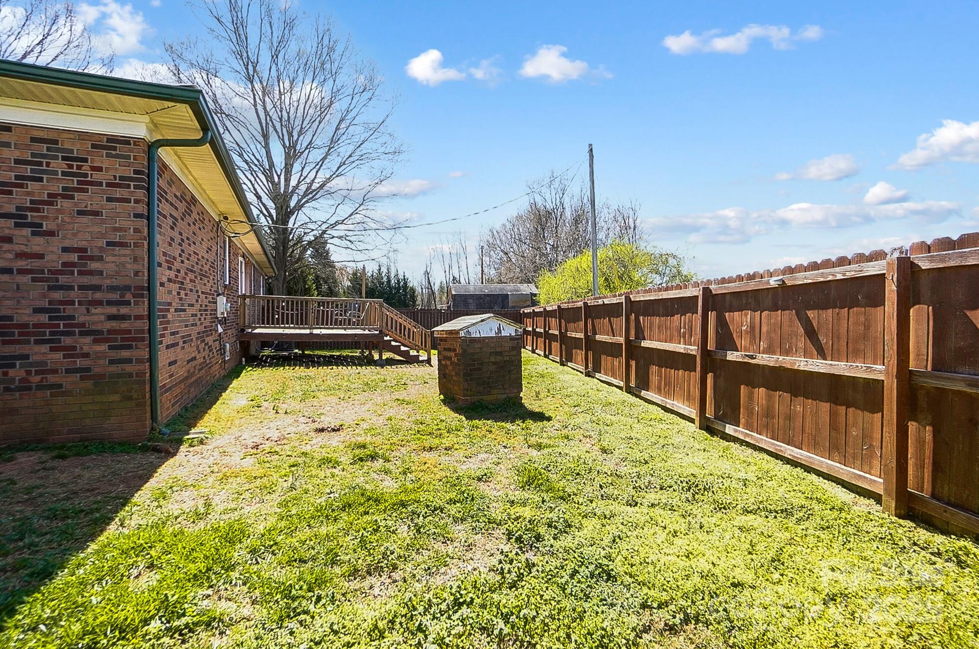 976 Pointview Lane Lincolnton, NC 28092 - Photo 41 of 43 a view of a patio with a table and chairs