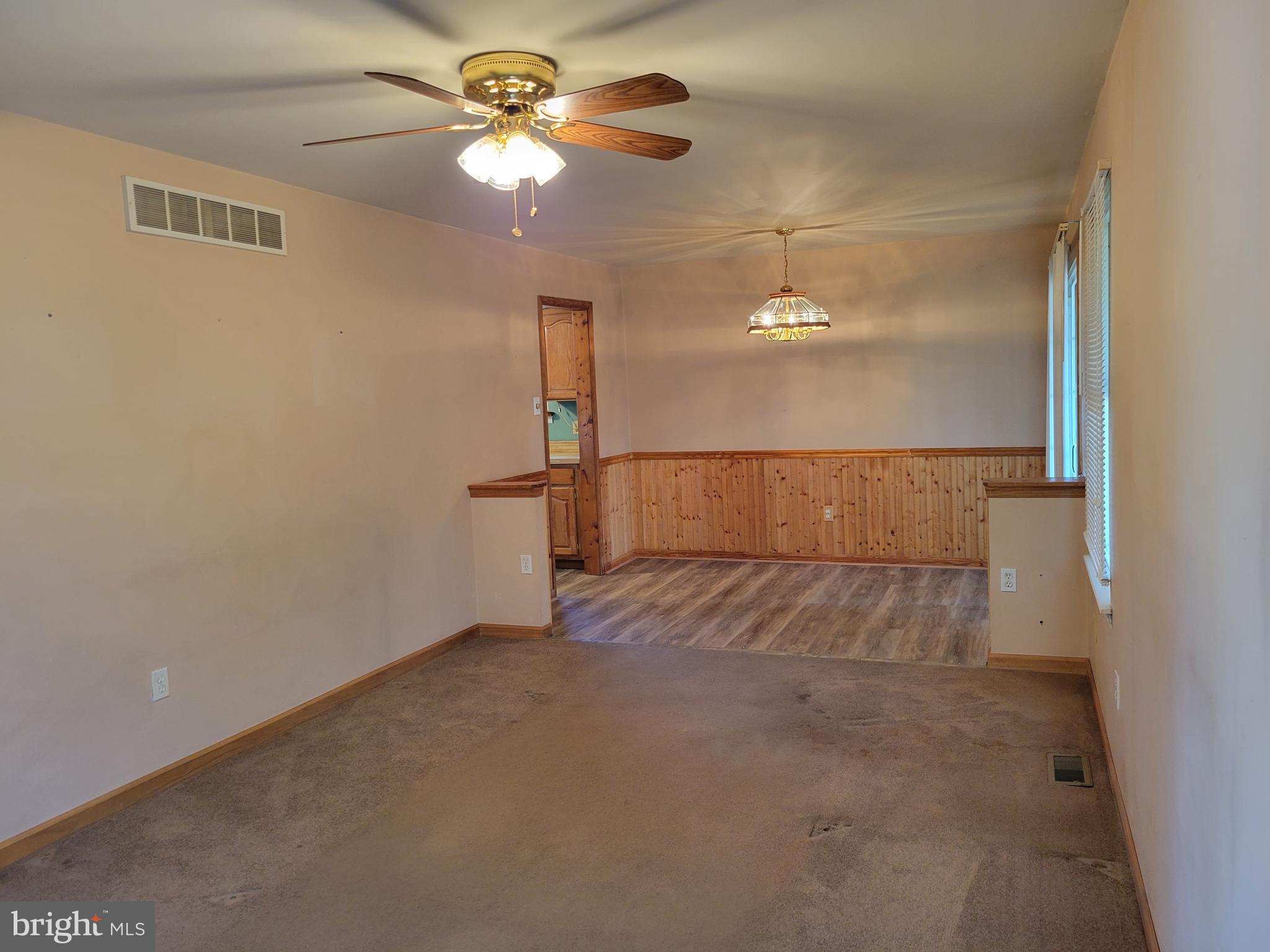 422 Apple Road Beverly, NJ 08010 - Photo 11 of 29 Family Rm & Breakfast Rm