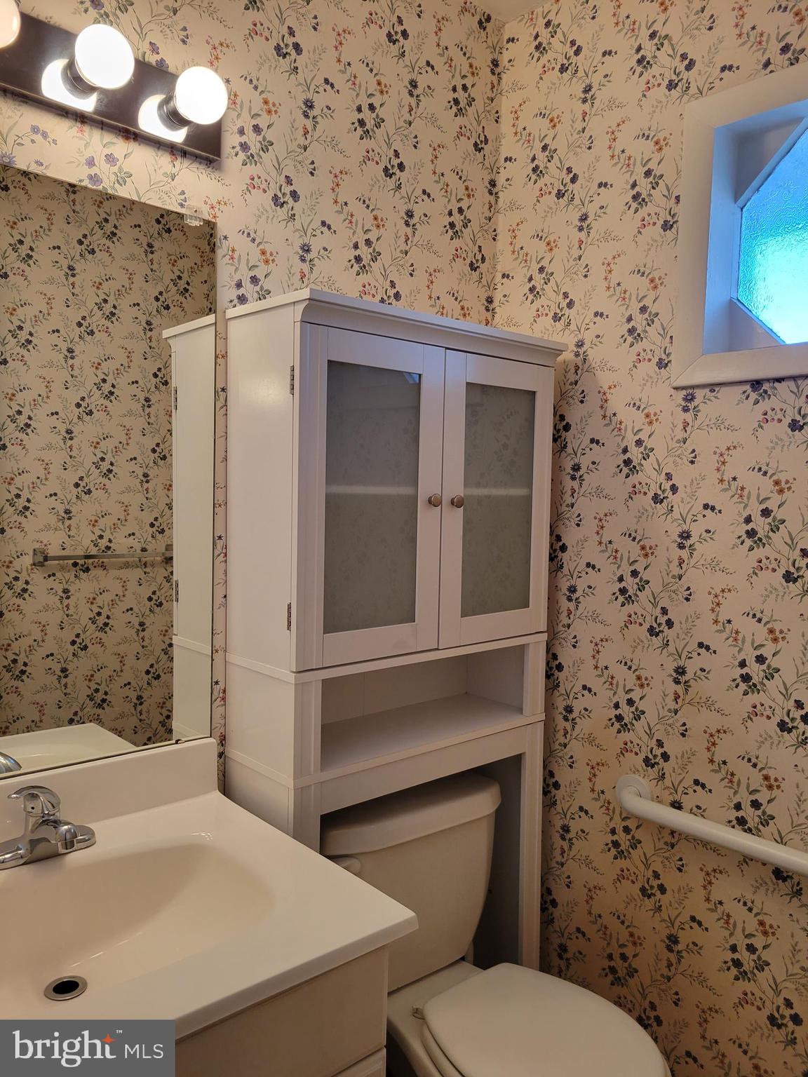 422 Apple Road Beverly, NJ 08010 - Photo 3 of 29 Half Bath