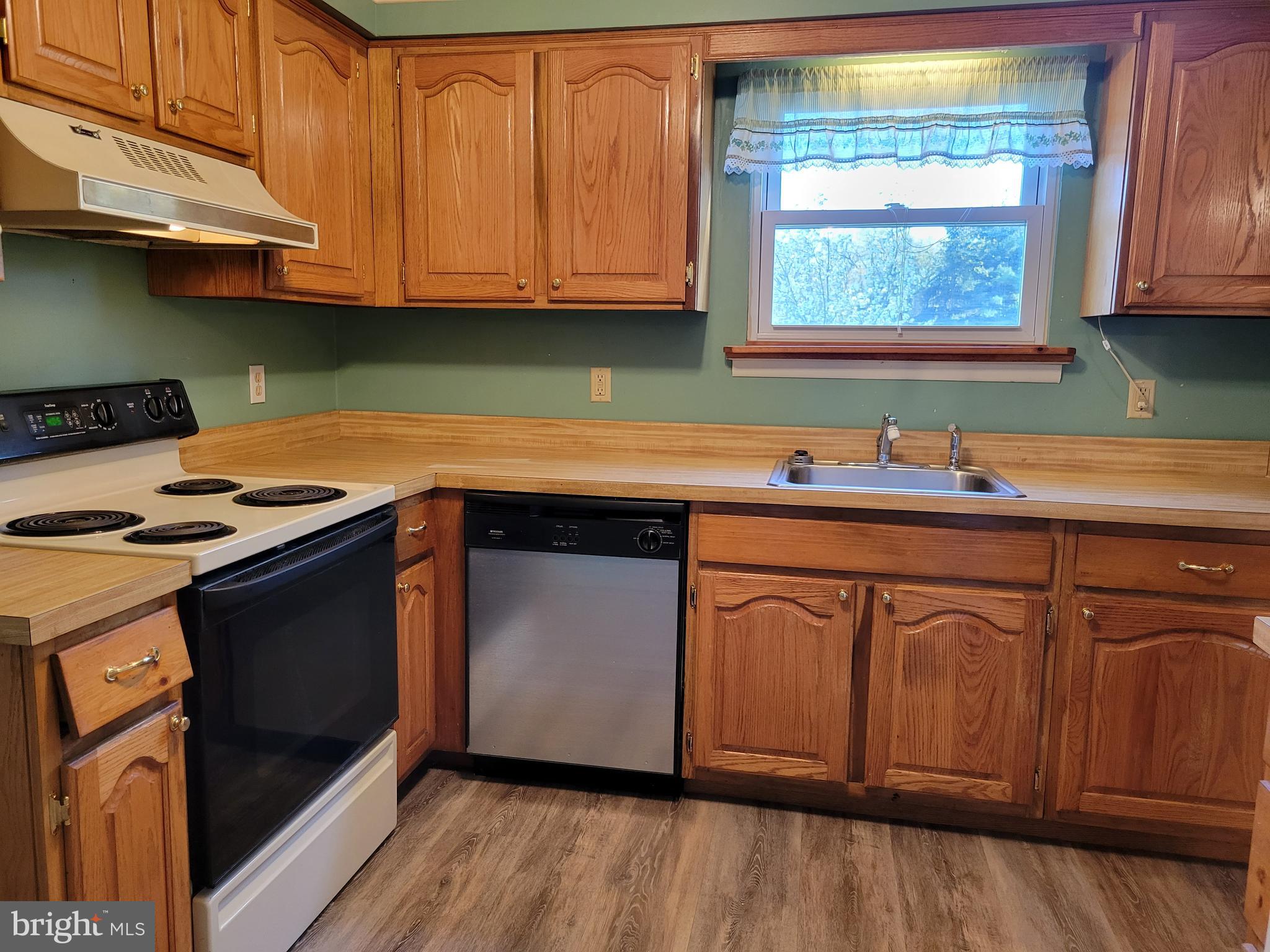 422 Apple Road Beverly, NJ 08010 - Photo 5 of 29 Kitchen