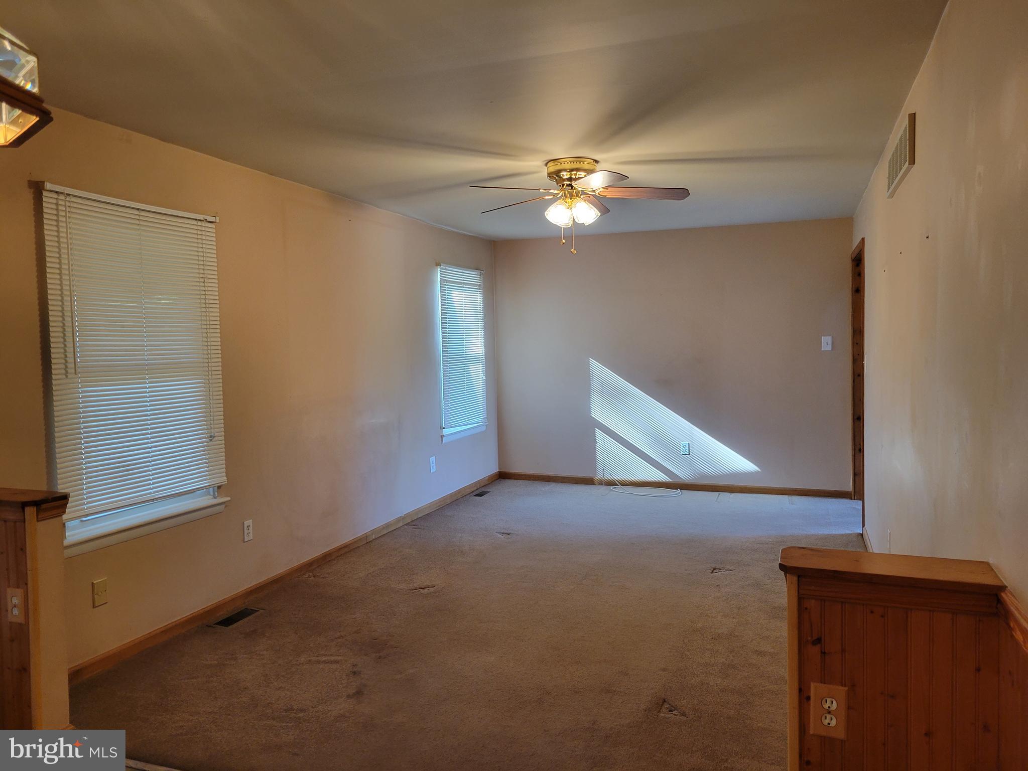 422 Apple Road Beverly, NJ 08010 - Photo 10 of 29 Family Room from Breakfast Rm