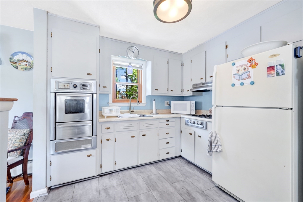 18 Surrey Road Woburn, MA 01801 - Photo 13 of 30 Gallery Image 13