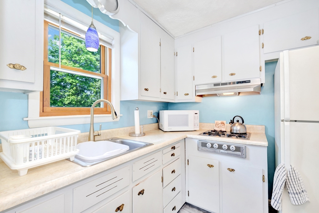 18 Surrey Road Woburn, MA 01801 - Photo 14 of 30 Gallery Image 14