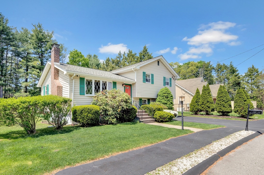 18 Surrey Road Woburn, MA 01801 - Photo 3 of 30 Gallery Image 3