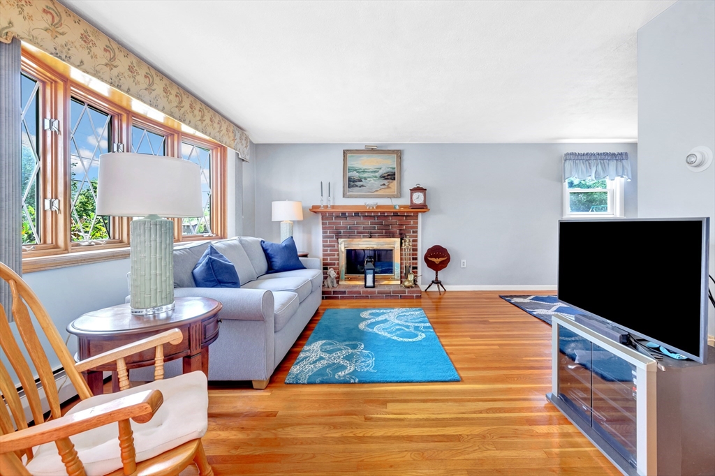 18 Surrey Road Woburn, MA 01801 - Photo 5 of 30 Gallery Image 5
