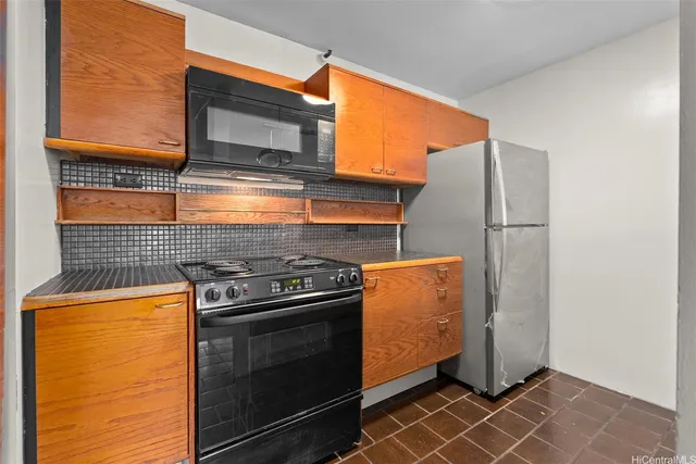 a view of a storage & utility room with washer and dryer