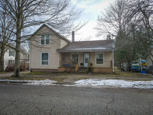 $165,000 | 316 East Cherry Street, Fremont, MI 49412