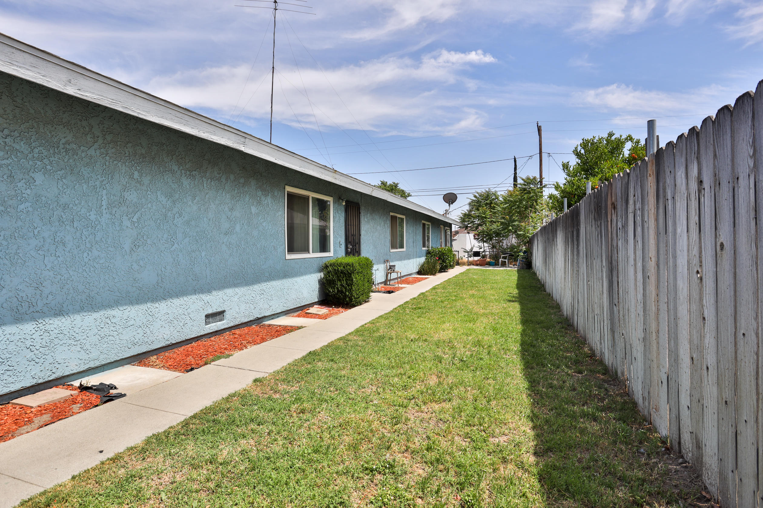 464 Riverside Avenue Rialto, CA 92376 - Photo 2 of 33 a very nice looking house with a yard