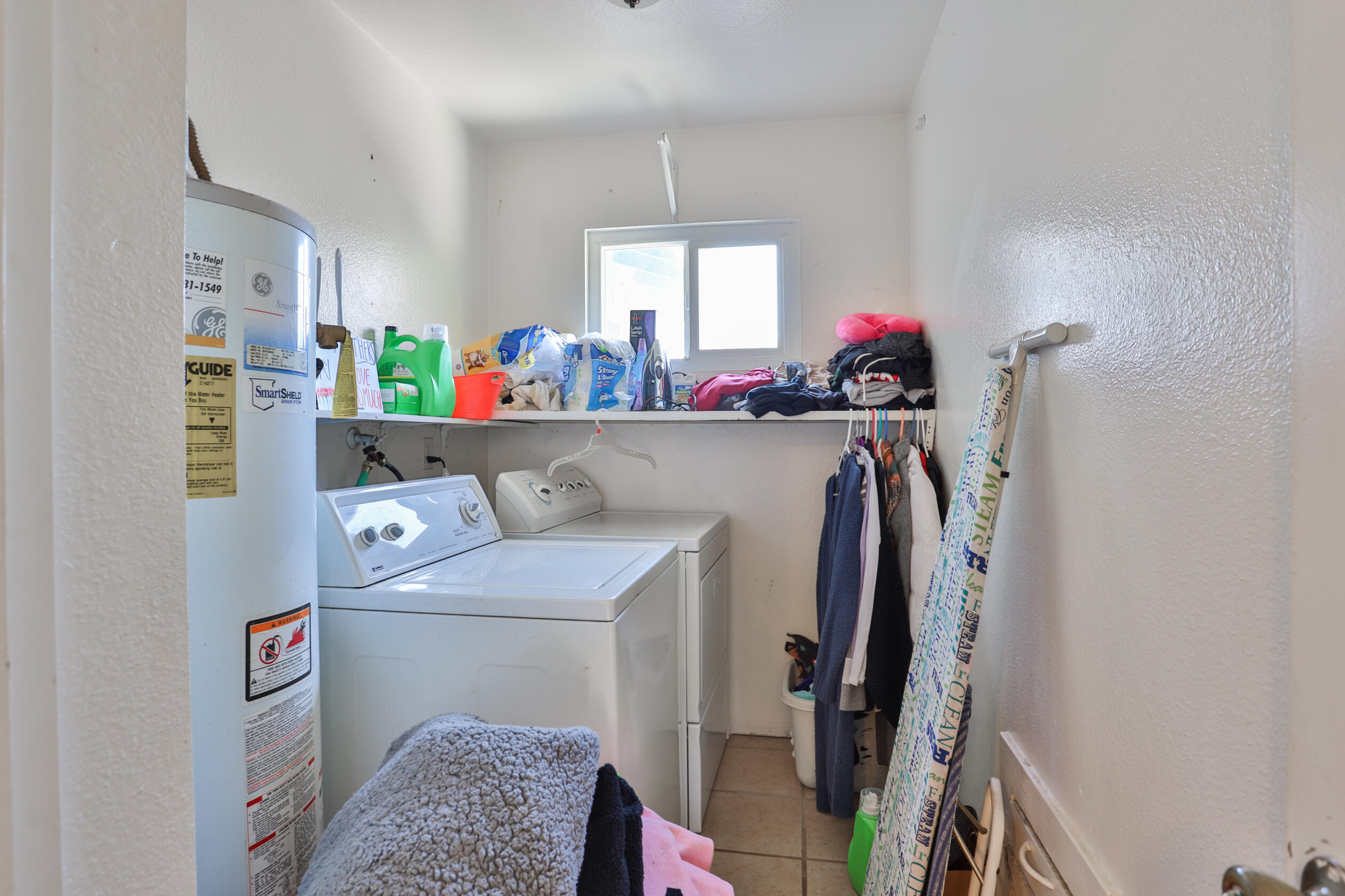 464 Riverside Avenue Rialto, CA 92376 - Photo 13 of 33 a utility room with dryer and washer