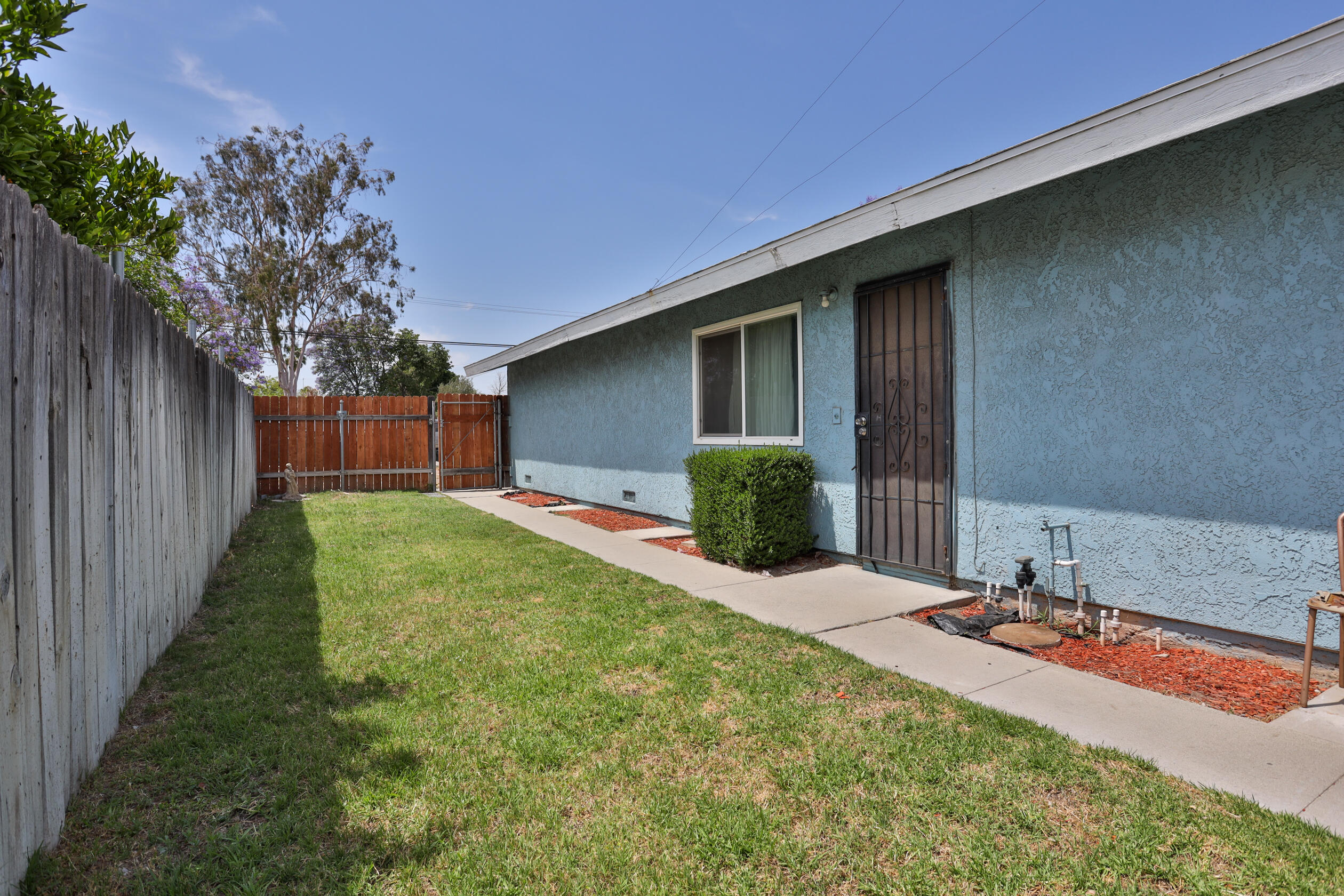 464 Riverside Avenue Rialto, CA 92376 - Photo 3 of 33 a backyard of a house with table and chairs