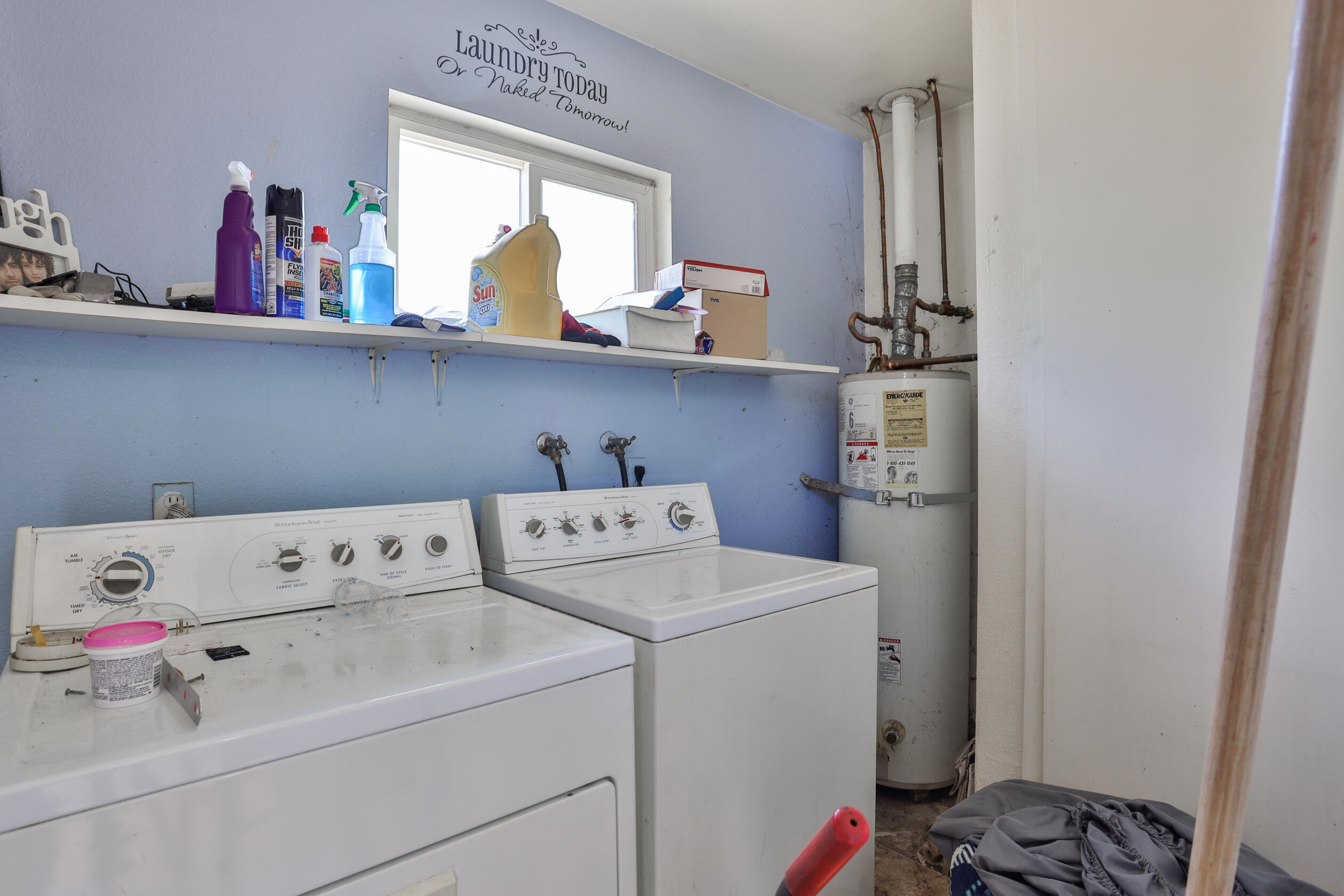464 Riverside Avenue Rialto, CA 92376 - Photo 28 of 33 a utility room with dryer and washer