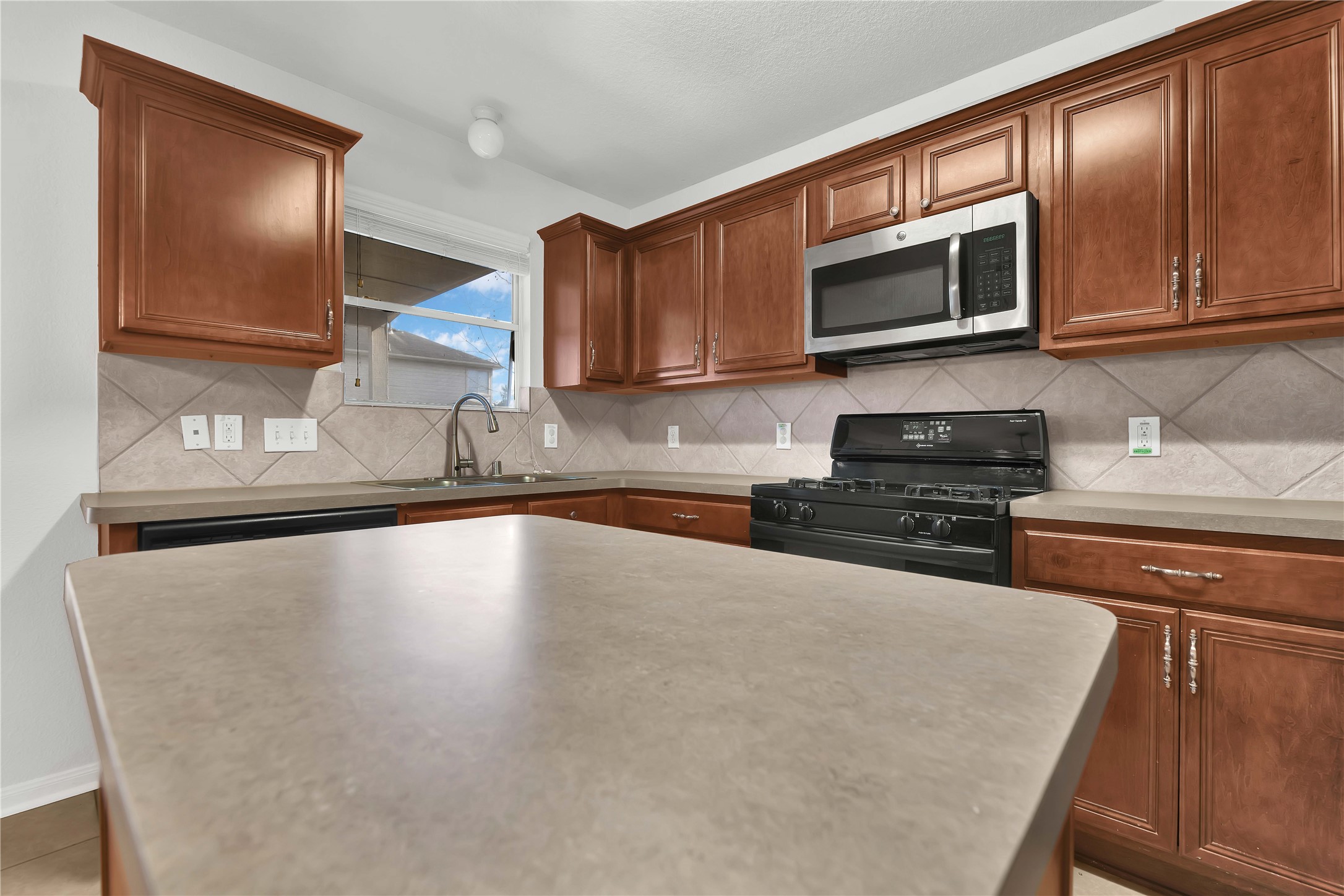 1906 Rock Ridge Drive Houston, TX 77049 - Photo 11 of 32