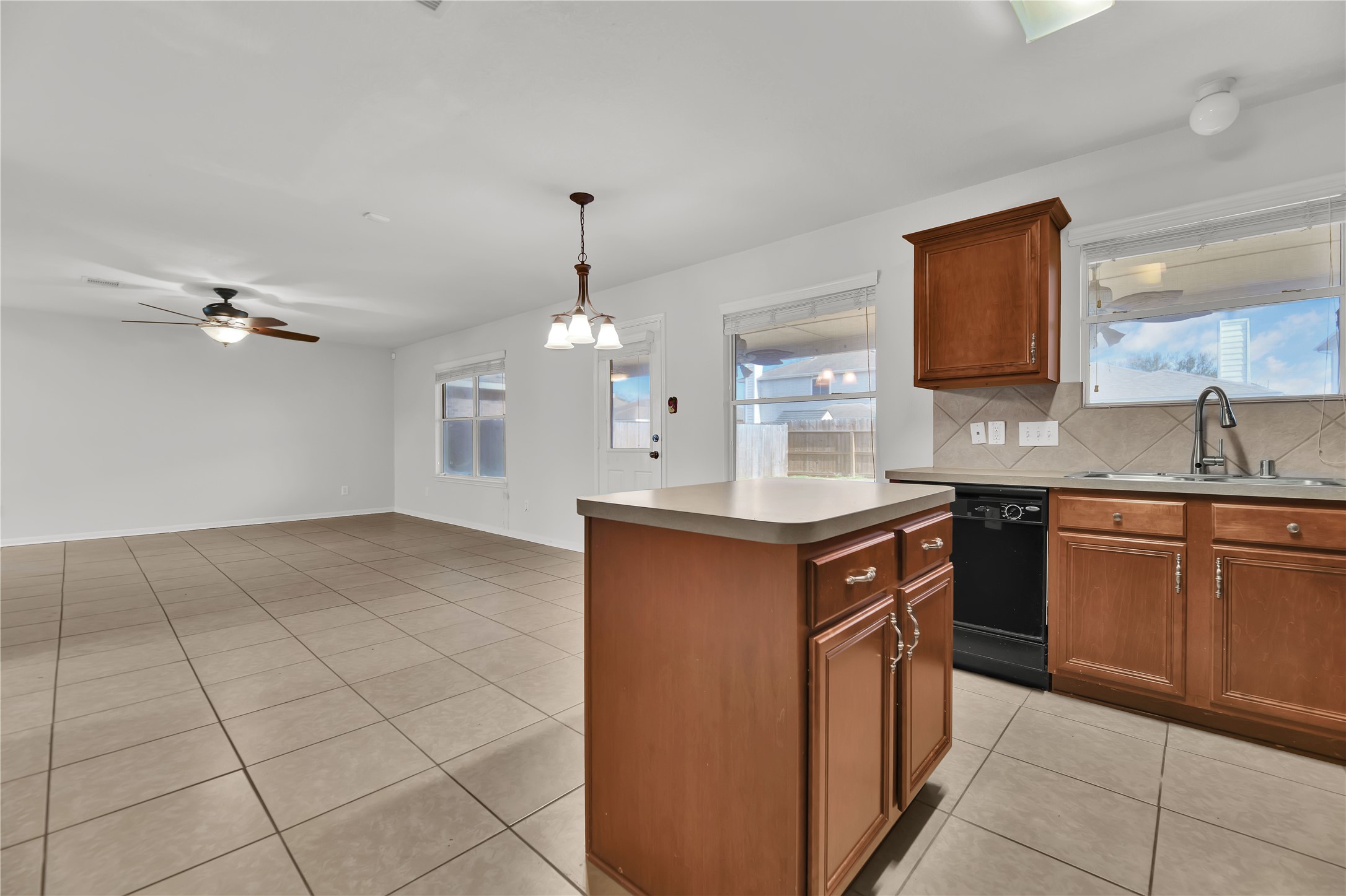 1906 Rock Ridge Drive Houston, TX 77049 - Photo 12 of 32