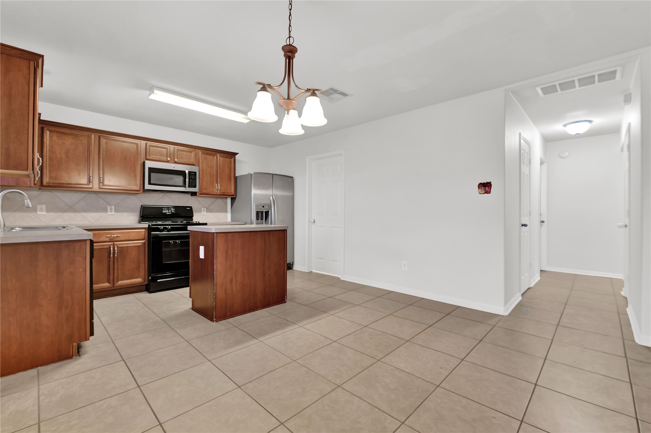 1906 Rock Ridge Drive Houston, TX 77049 - Photo 10 of 32